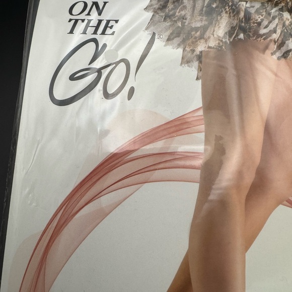 ON THE GO Pantyhose Size B Nude Day Sheer, Invisible Reinforced Toe MADE IN USA! - Picture 3 of 8